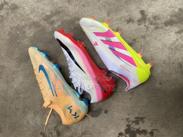 Original Football Boot Suitable For All Conditions · Photo 1