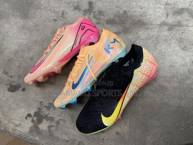 Original Football Boot Suitable For All Conditions · Photo 2