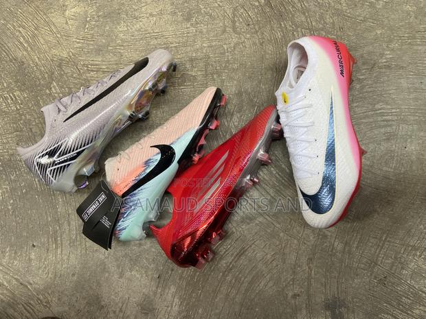 Original Football Boot Suitable For All Conditions · Photo 3
