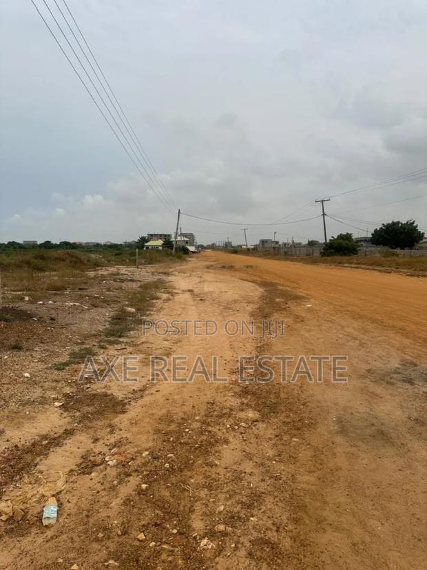 Mad Rush on Plots at Ningo Prampram · Photo 1