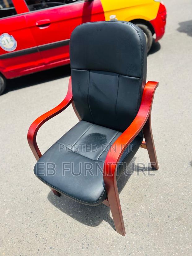 Black Leather Visitors Chair · Photo 1