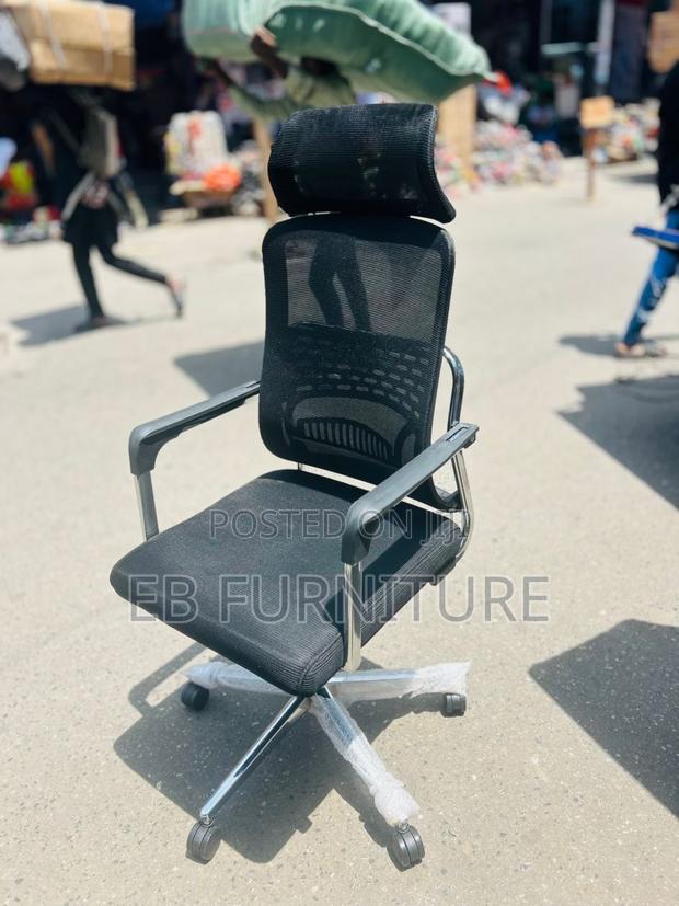 Adjustable Office Chair With Headrest · Photo 1