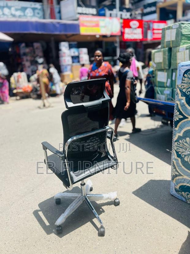 Adjustable Office Chair With Headrest · Photo 2