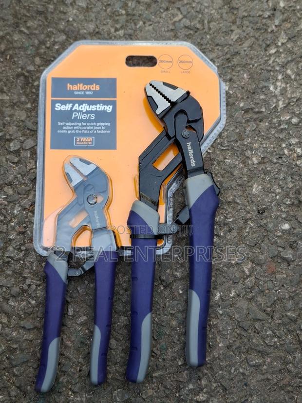 Halfords 2 Piece Self-Adjusting Pliers · Photo 1