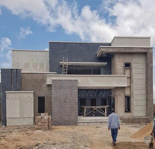 High-Quality Construction Solutions · Photo 1