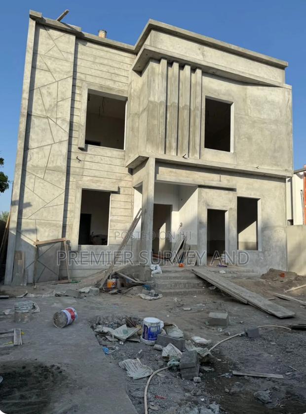 High-Quality Construction Solutions · Photo 2