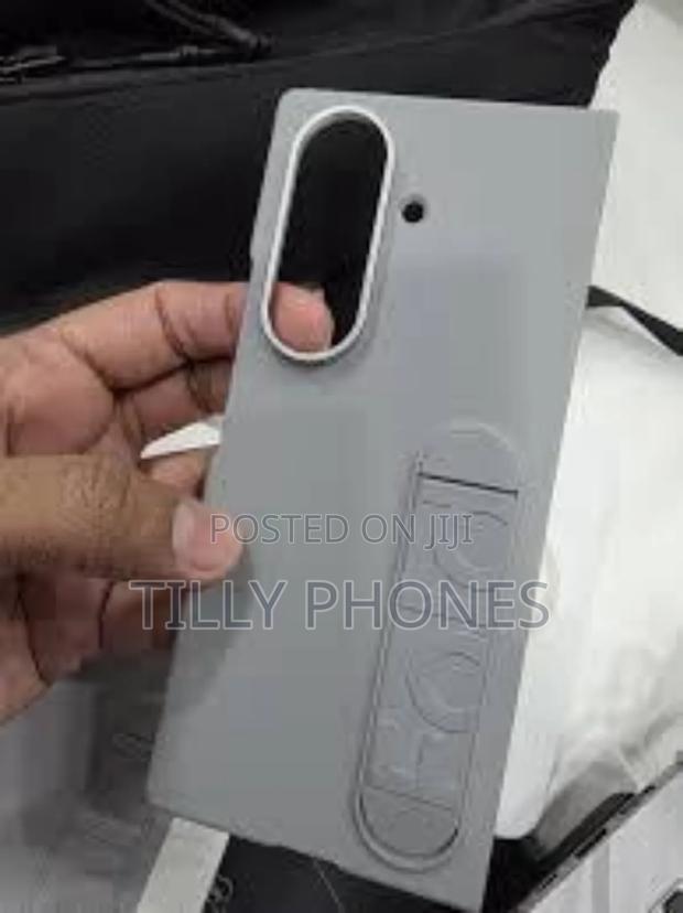 Galaxy Z Fold7 Silicone Case · Photo 2