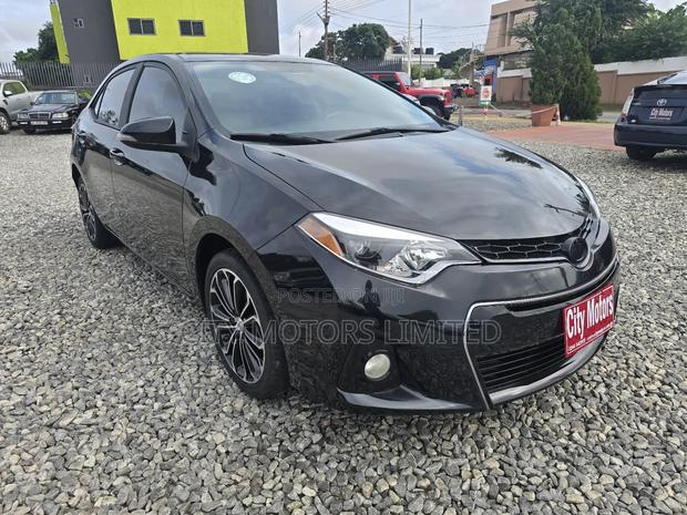 Toyota Corolla S 4dr Sedan (1.8L 4cyl CVT) 2016 Black · Photo 2