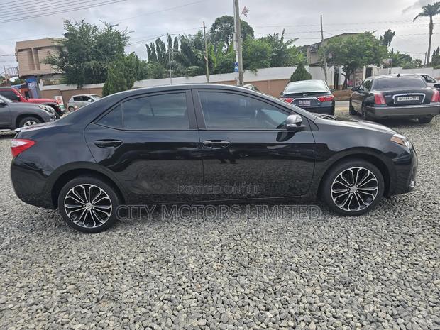 Toyota Corolla S 4dr Sedan (1.8L 4cyl CVT) 2016 Black · Photo 3