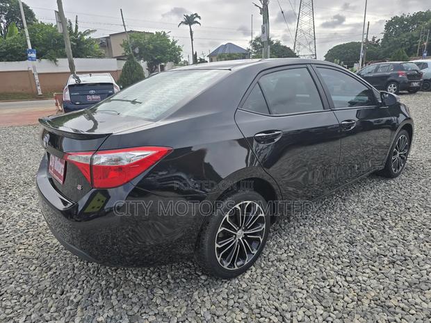 Toyota Corolla S 4dr Sedan (1.8L 4cyl CVT) 2016 Black · Photo 4