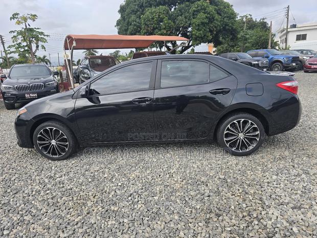 Toyota Corolla S 4dr Sedan (1.8L 4cyl CVT) 2016 Black · Photo 7