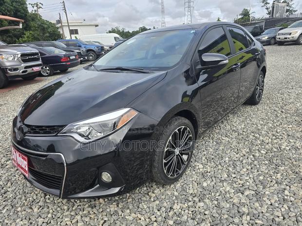Toyota Corolla S 4dr Sedan (1.8L 4cyl CVT) 2016 Black · Photo 8