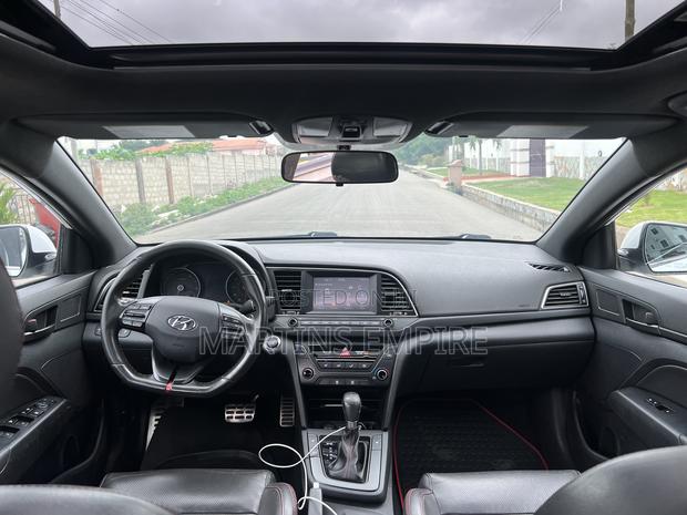Hyundai Elantra Sport 2018 White · Photo 6