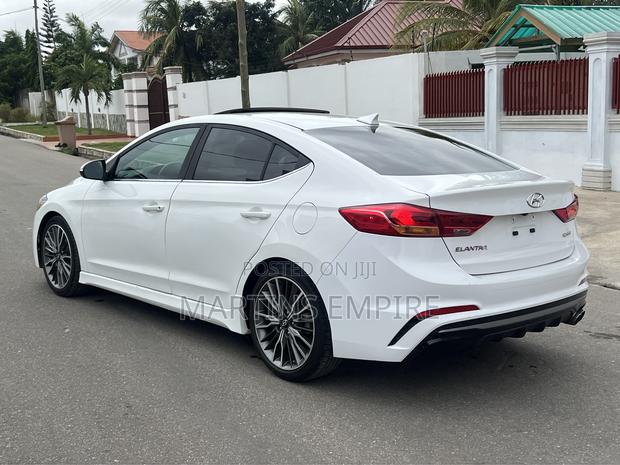 Hyundai Elantra Sport 2018 White · Photo 5