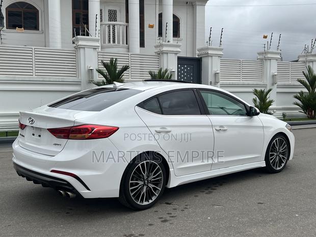 Hyundai Elantra Sport 2018 White · Photo 8
