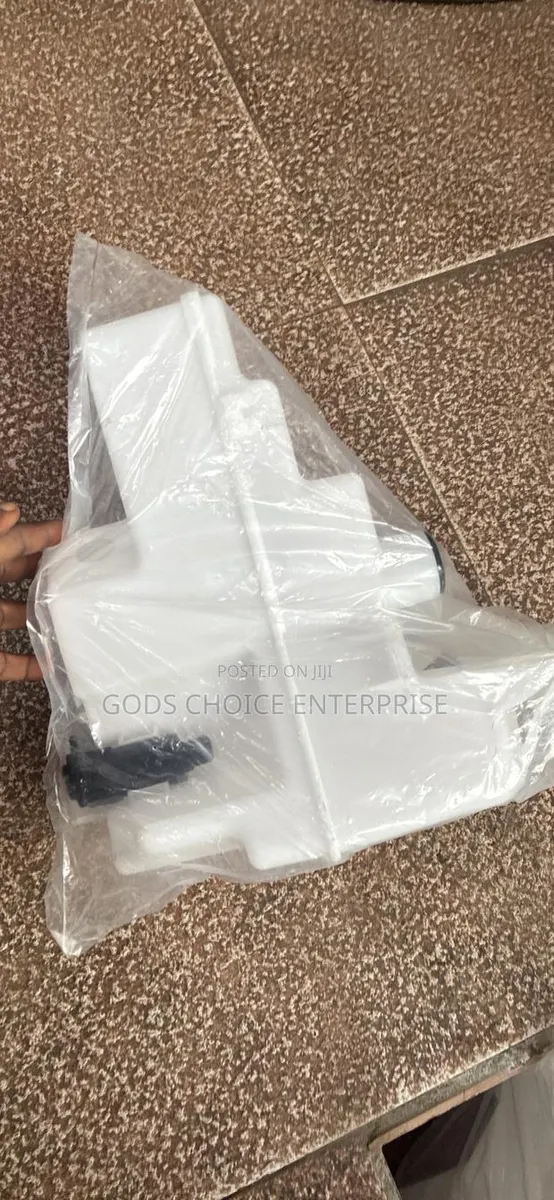 Wiper Bottle Corolla Cross 2018-2020-2022-2024 · Photo 1