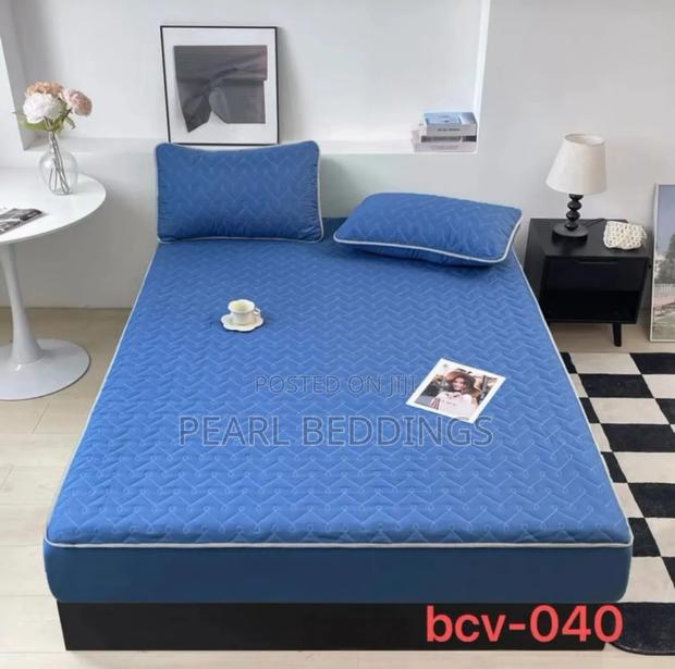 Premium Quality Waterproof 1 Mattress Protector With It 2 Pillowcases · Photo 2