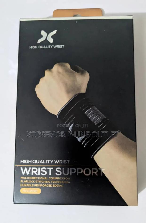 X Wrist Brace · Photo 1