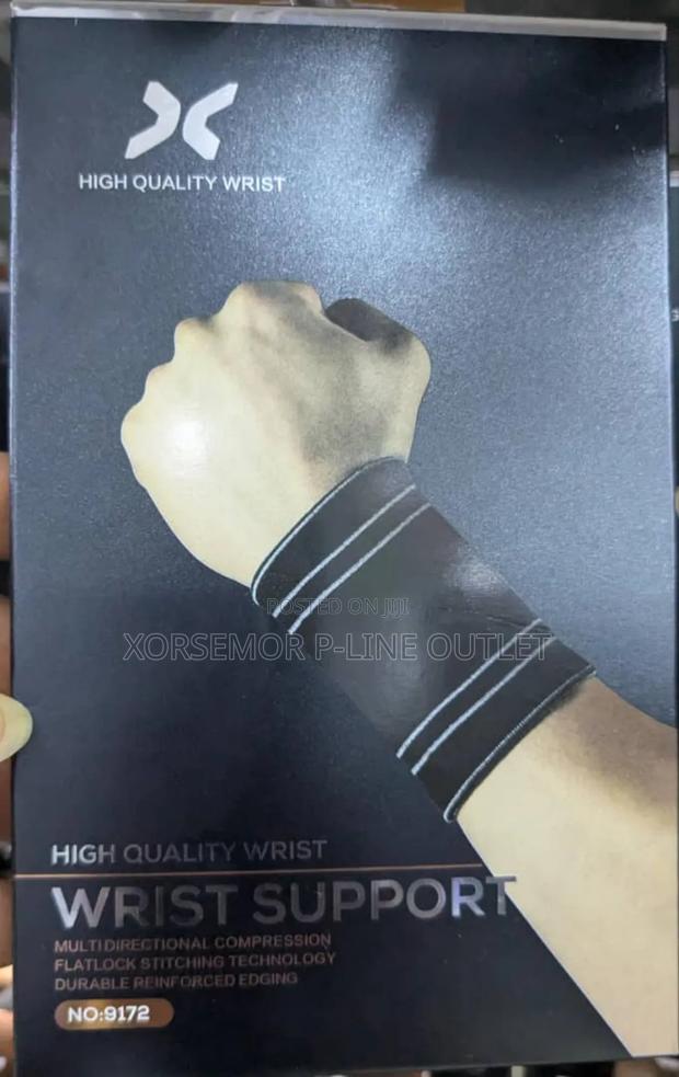 X Wrist Brace · Photo 2