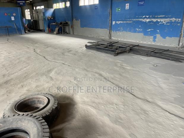 1000 SQM Warehouse Plus Apartment at North Kaneshie Industrial Area · Photo 5