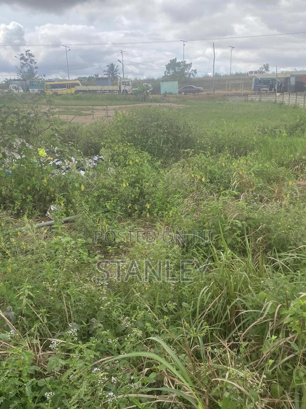 Roadside Open Space With Structure for Rent · Photo 3