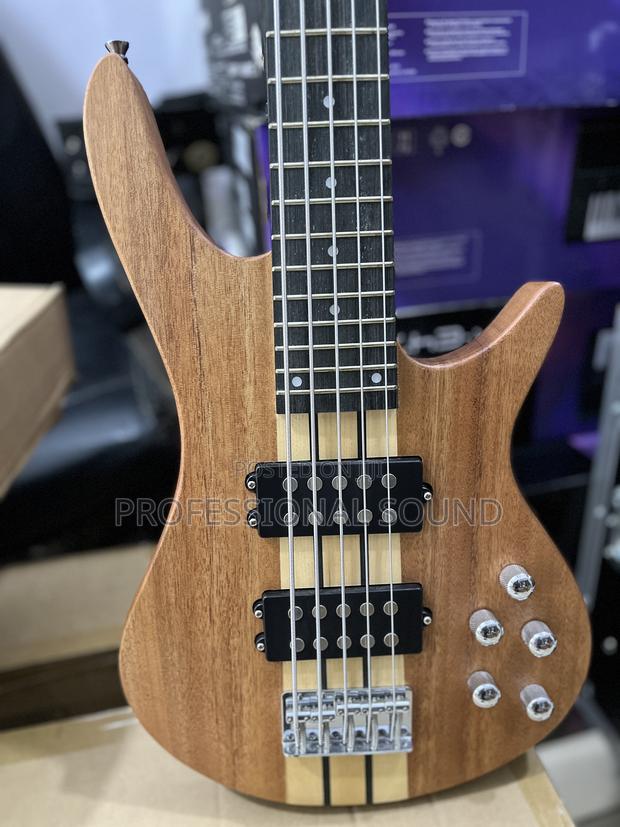 Ibanez Base Guitar · Photo 2