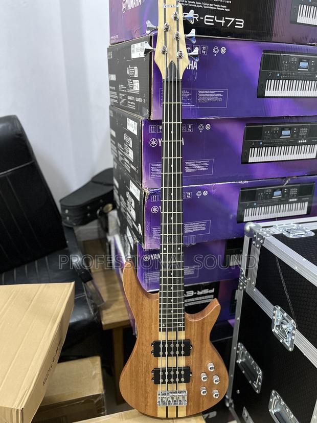 Ibanez Base Guitar · Photo 1