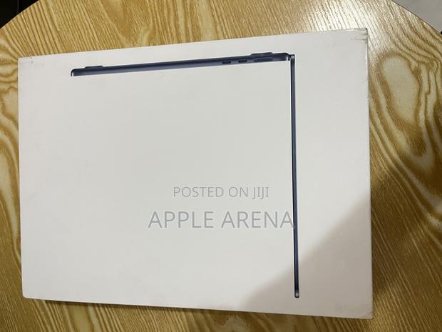New Laptop Apple MacBook Air 2025 M4 13-inch 16GB Apple M4 SSD 256GB · Photo 1