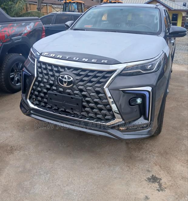 New Toyota Fortuner 2025 Gray · Photo 1