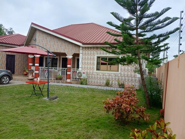 Furnished 5bdrm House in Afienya for sale · Photo 1