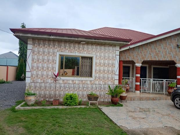 Furnished 5bdrm House in Afienya for sale · Photo 2