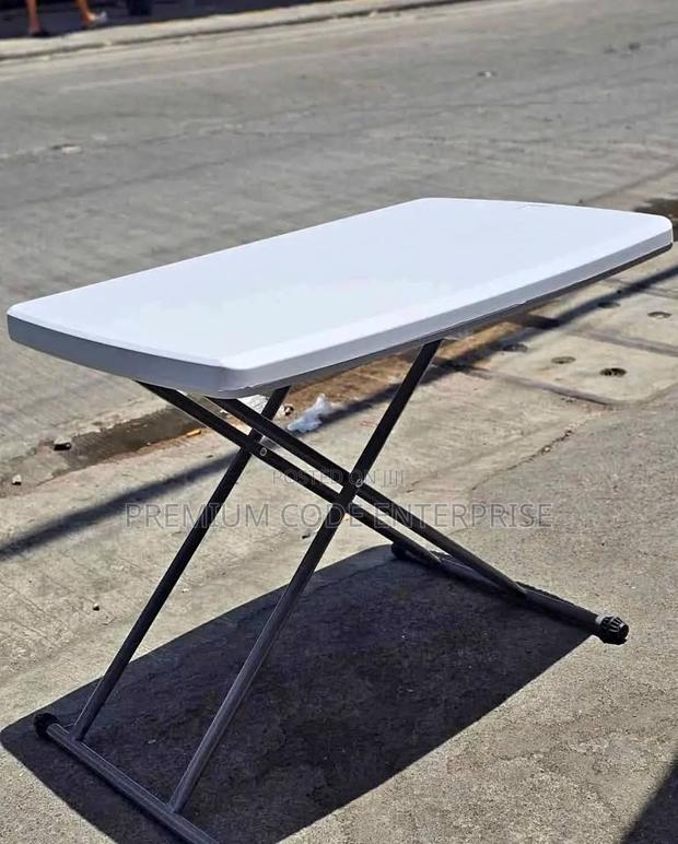 Adjustable Folding Plastic Garden Table · Photo 2