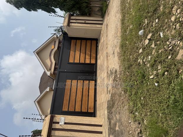 Sliding Main Gate · Photo 1