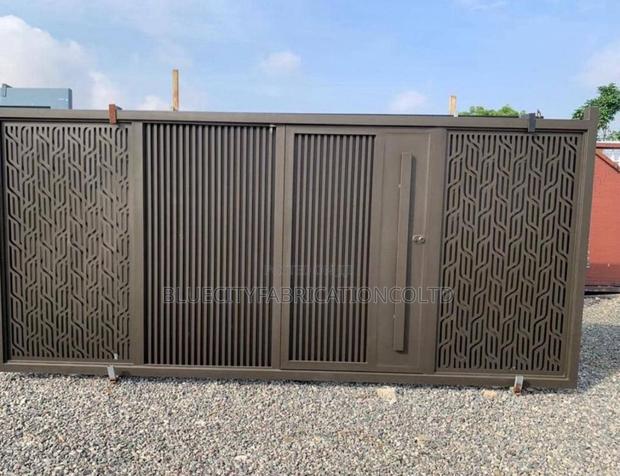 Sliding Gate · Photo 1