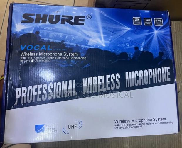 Shure Klv3 Hand and Lapel Professional Wireless Microphone System · Photo 2
