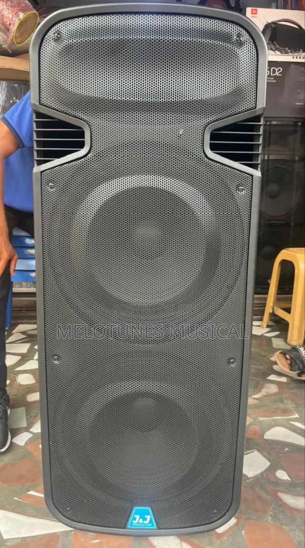 J J (Or Jac) 2x15" Battery Powered Bluetooth Speaker · Photo 1
