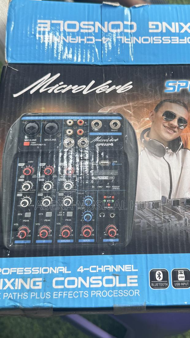Professional 4- Channel Mixer Console · Photo 1