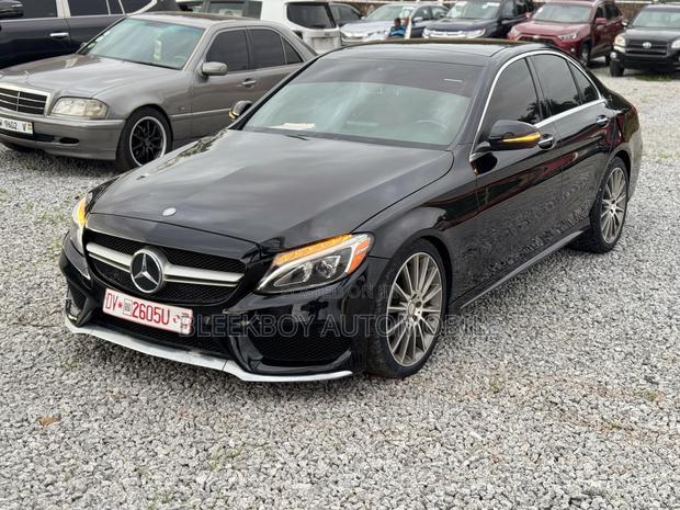 Mercedes-Benz C300 2016 Black · Photo 2