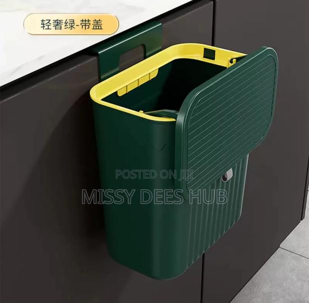 Portable Hanging Waste Bin · Photo 3