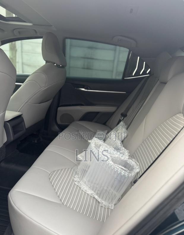 Toyota Camry SE FWD (2.5L 4cyl 8AM) 2018 Green · Photo 6