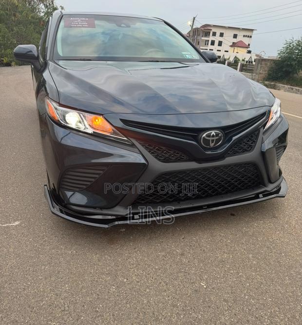 Toyota Camry SE FWD (2.5L 4cyl 8AM) 2018 Green · Photo 1