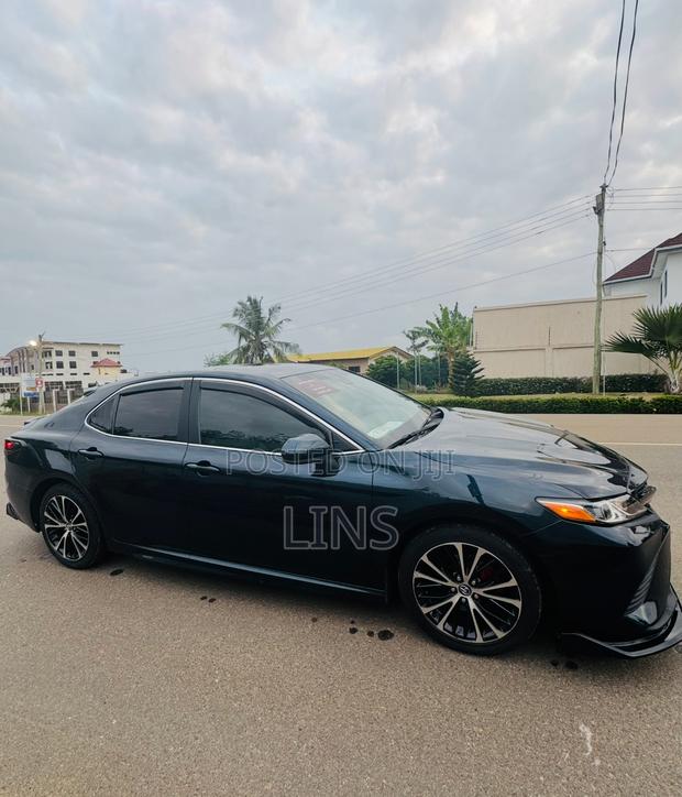 Toyota Camry SE FWD (2.5L 4cyl 8AM) 2018 Green · Photo 3