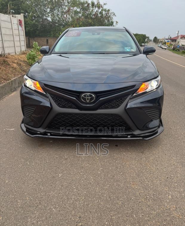 Toyota Camry SE FWD (2.5L 4cyl 8AM) 2018 Green · Photo 2