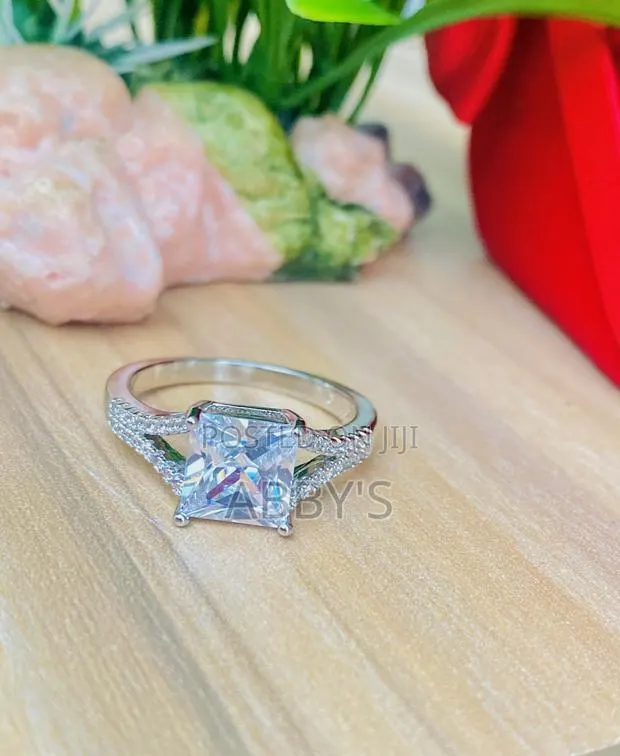 Radiant Cut Promise Ring · Photo 1
