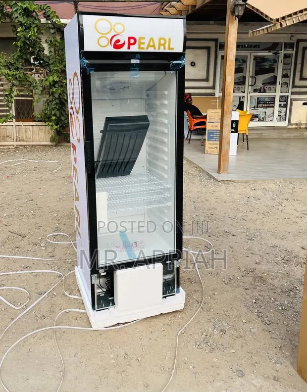 Powerful and Durable Pearl PVC-352-2b 1 Door Display Fridge · Photo 1