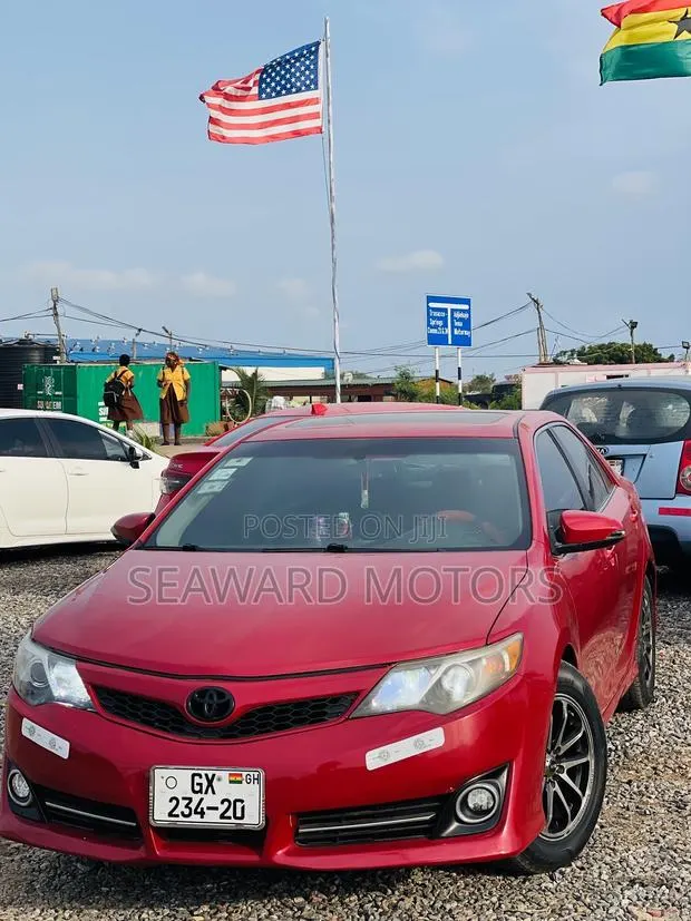 Toyota Camry SE 4dr Sedan (2.5L 4cyl 6A) 2014 Red · Photo 1
