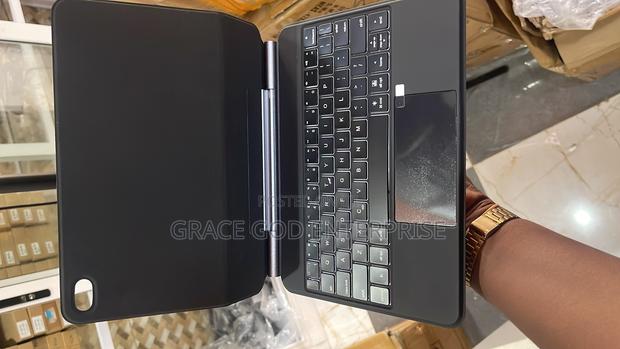 iPad 10th/11th Gen Magic Keyboard 10.9 Inches · Photo 2