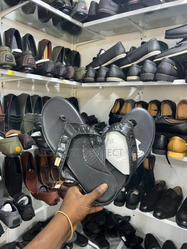 Relaxed Slippers Available in Sizes · Photo 2
