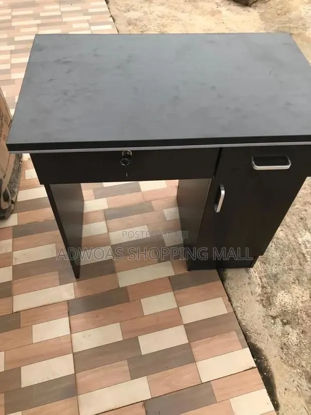 Office Desk · Photo 1