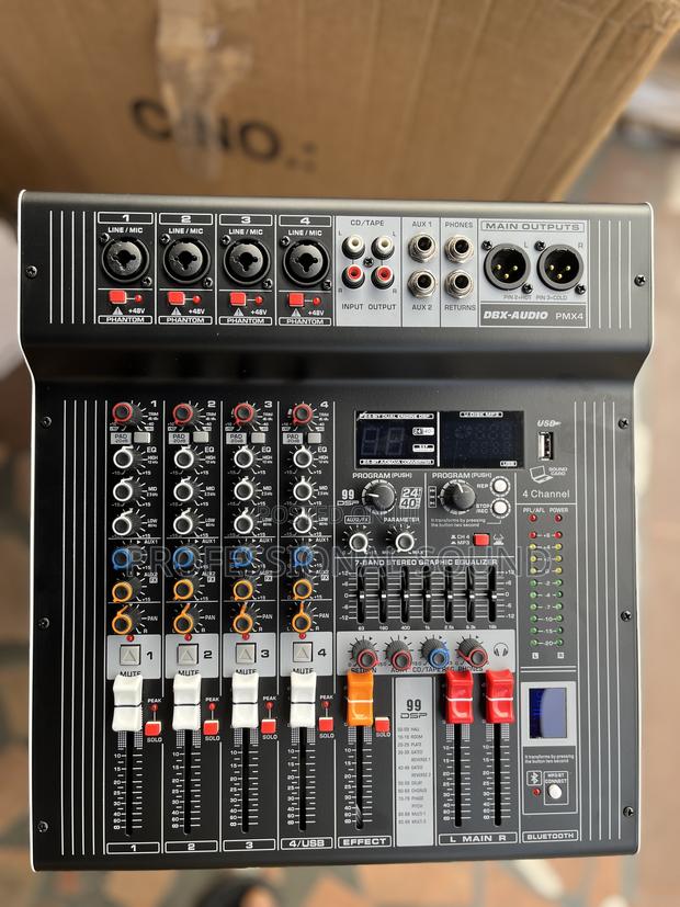 4 Channel Powered Mixer · Photo 2